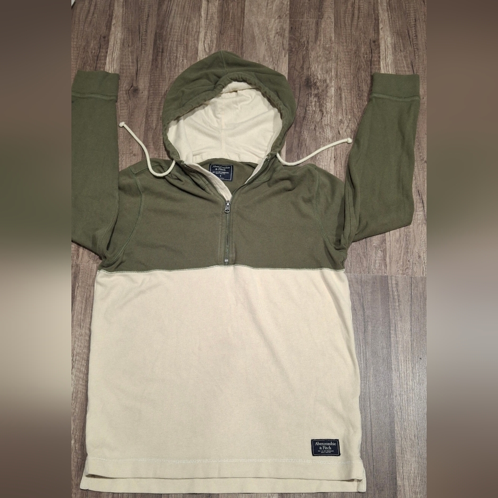 Abercrombie & Fitch Two-Tone Green and Cream Zip-Up Sweater SMOKE FREE HOME.